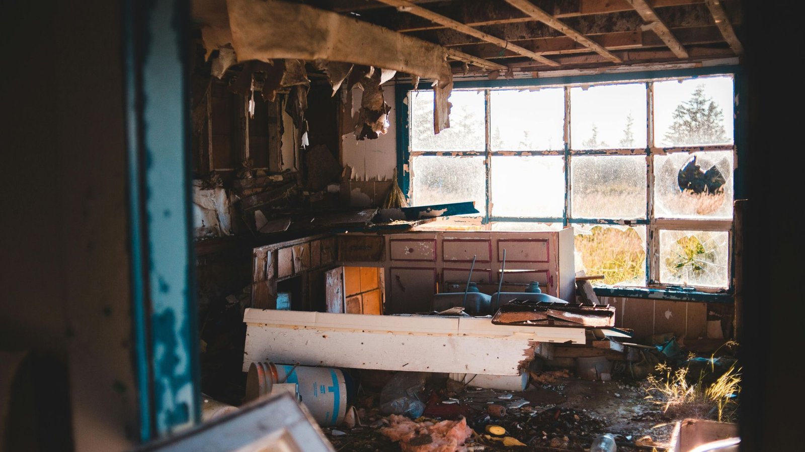 Kellerentrümpelung Wien - Müll in einem Keller