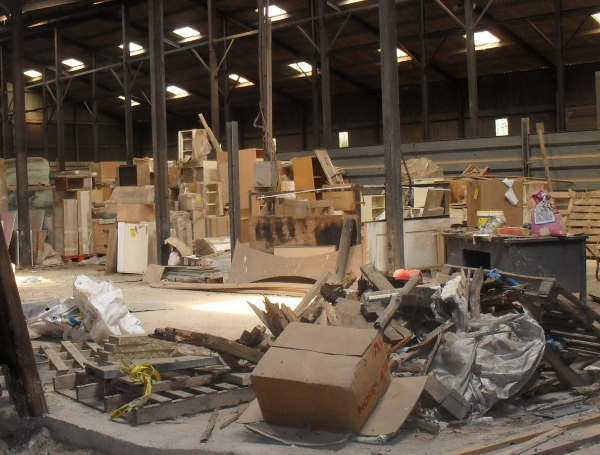 Ein Lager voller Müll - Gewerbe Entrümpelung Wien